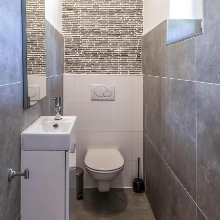 Cosy Holiday Home In Polleur With Pool, Jacuzzi And Sauna בית נופש Polleur