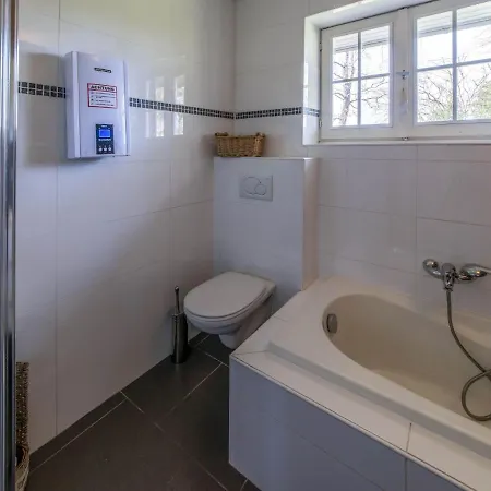 Cosy Holiday Home In Polleur With Pool, Jacuzzi And Sauna בית נופש Polleur